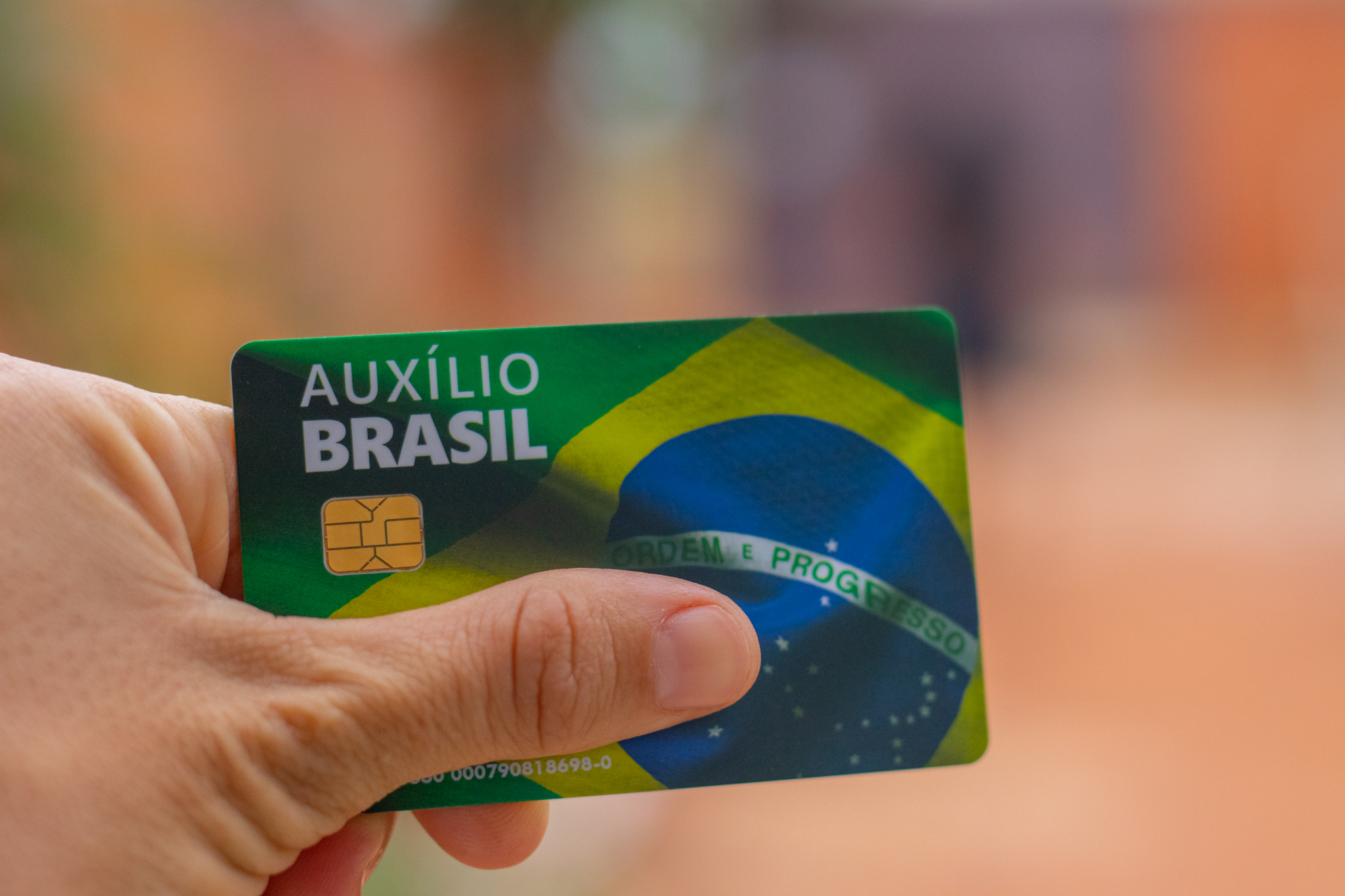 Does the Auxílio Brasil card still work? Discover the differences in the Bolsa Família card